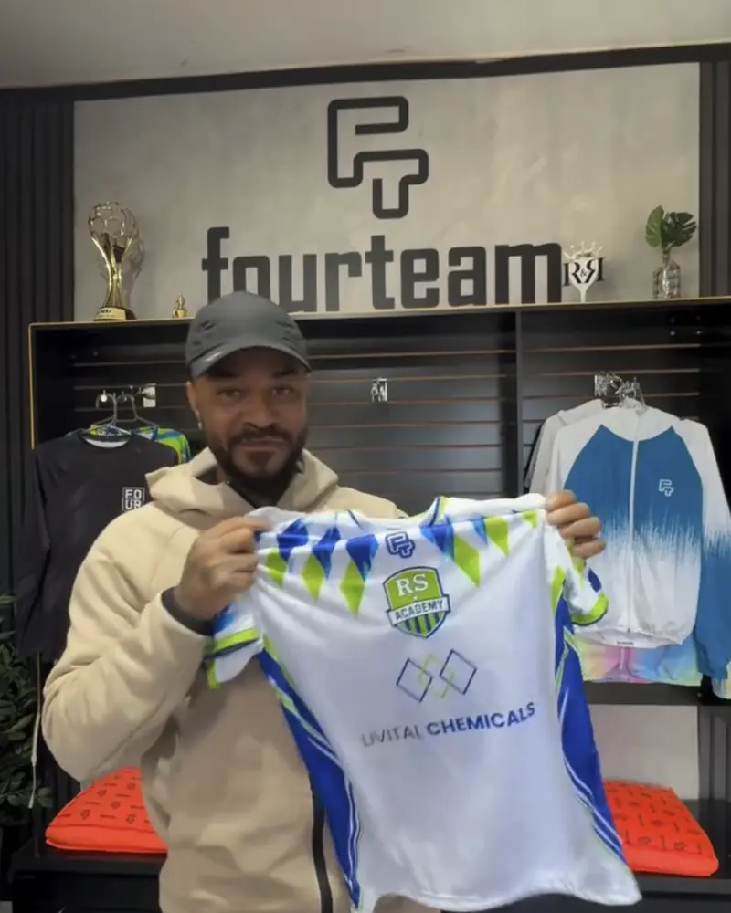 Uniforme de futebol personalizado produzido pela Fourteam